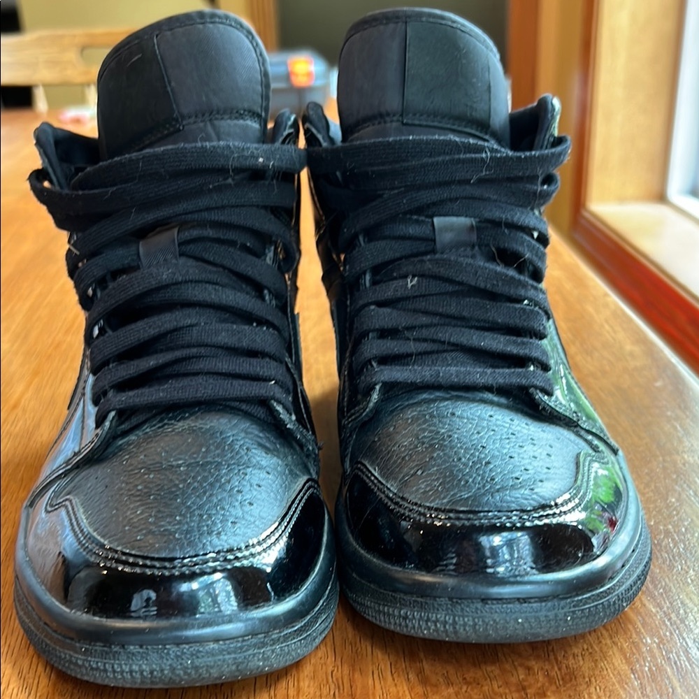 Nike Air Jordan 1, Mid High Tops Triple Black-Like new